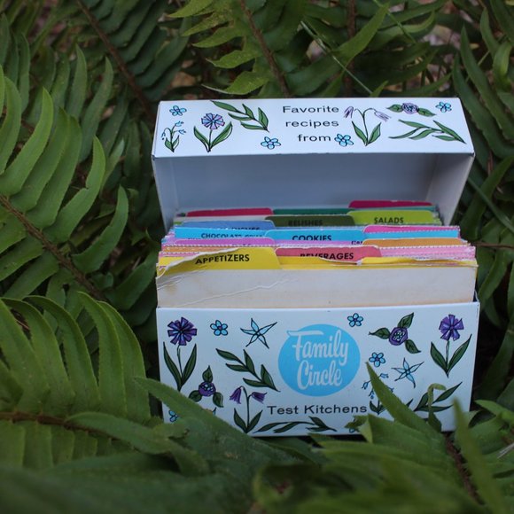 Family Circle Recipe Test floral metal Box  complete with recipes circa 1960 - Picture 13 of 14